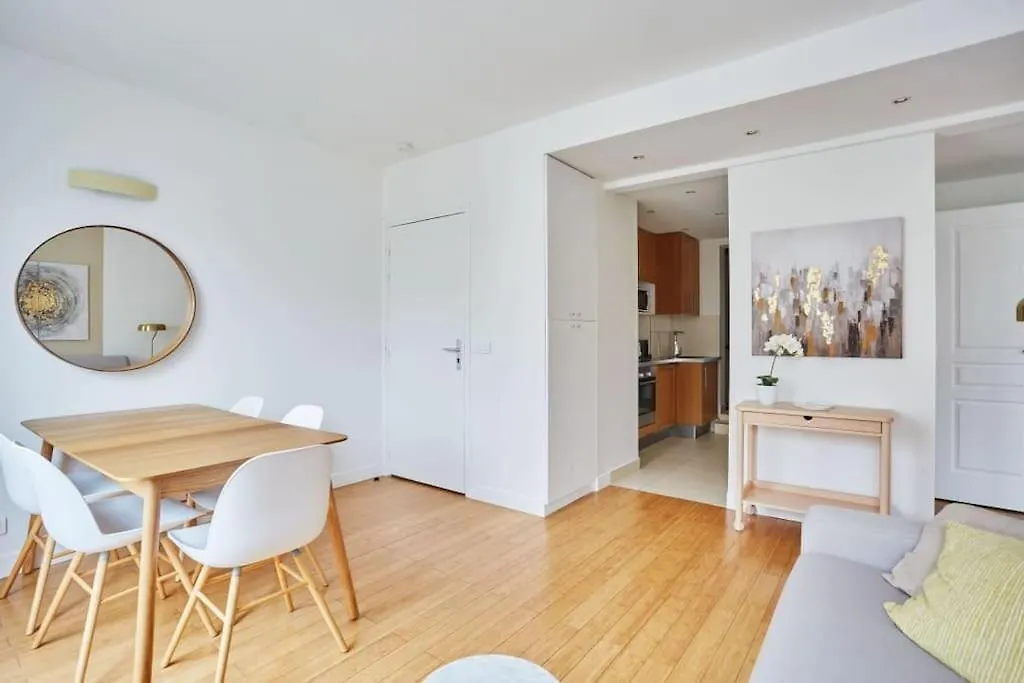 Rent A Room Apartments - Degas Paris France