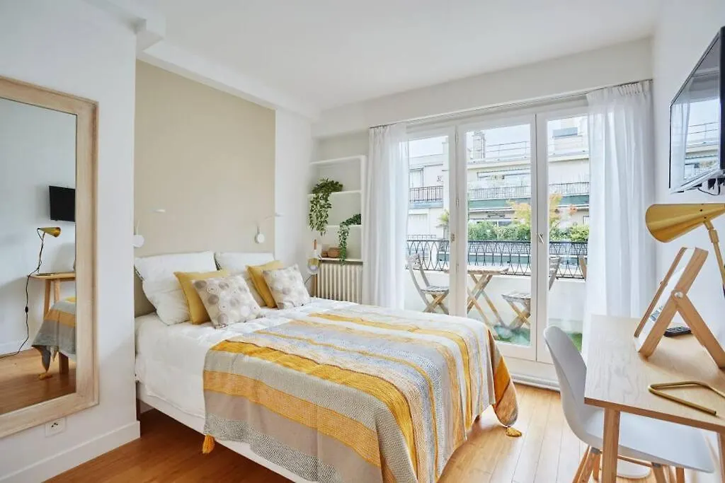 Rent A Room Apartments - Degas Paris France