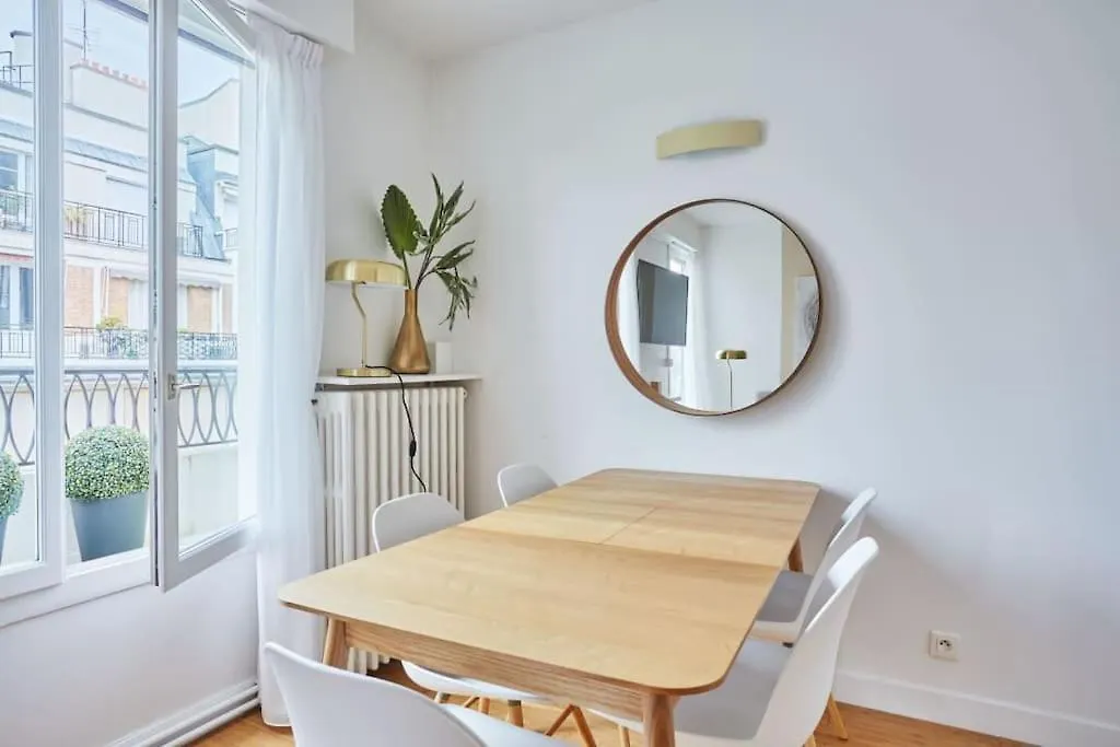 Rent A Room Apartments - Degas Paris