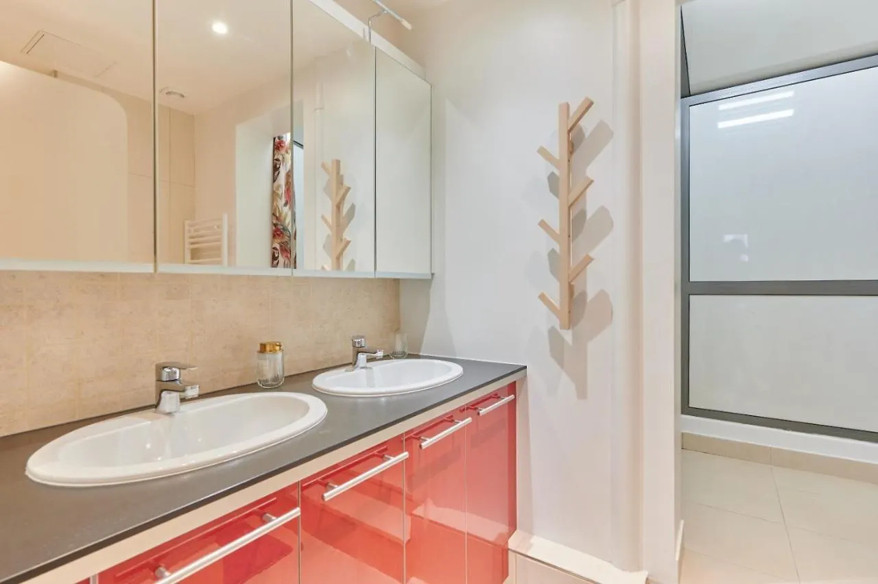 Rent A Room Apartments - Degas Paris