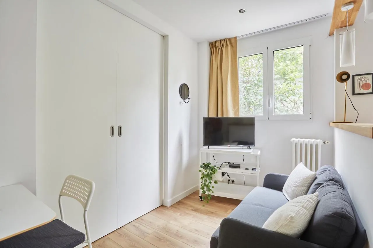 Rent A Room Apartments - Degas Paris France