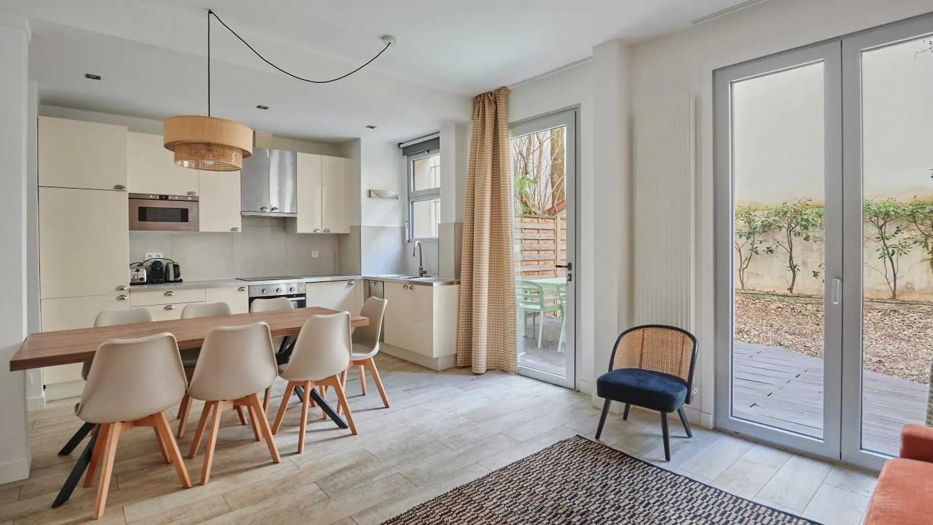 Rent A Room Apartments - Degas Paris