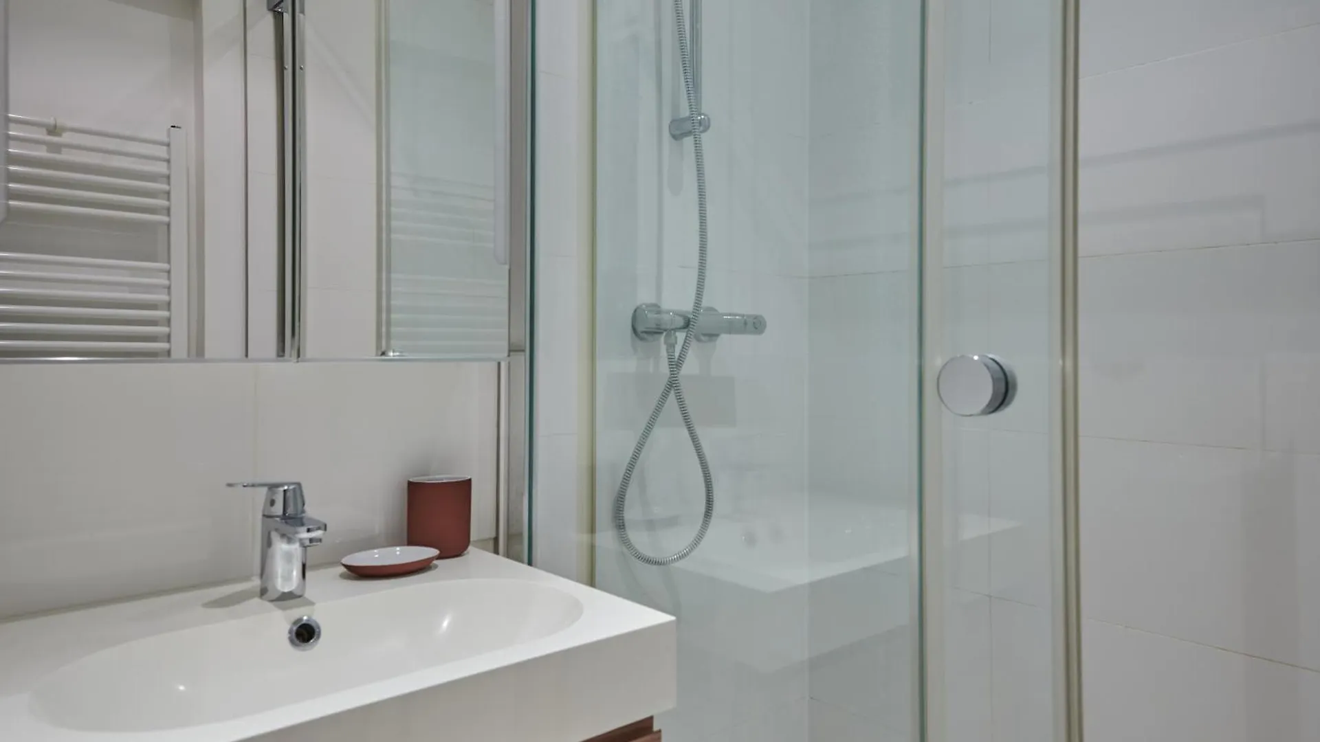 Rent A Room Apartments - Degas Paris