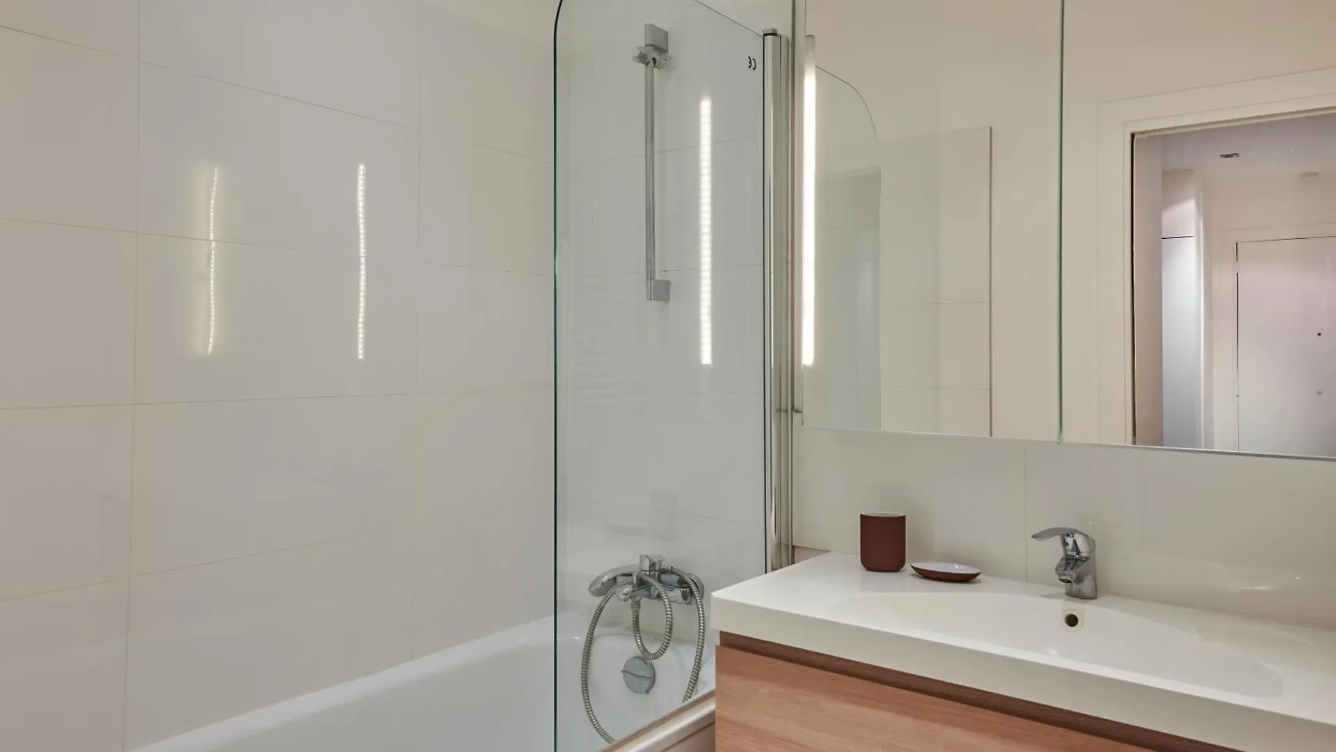 Rent A Room Apartments - Degas Paris