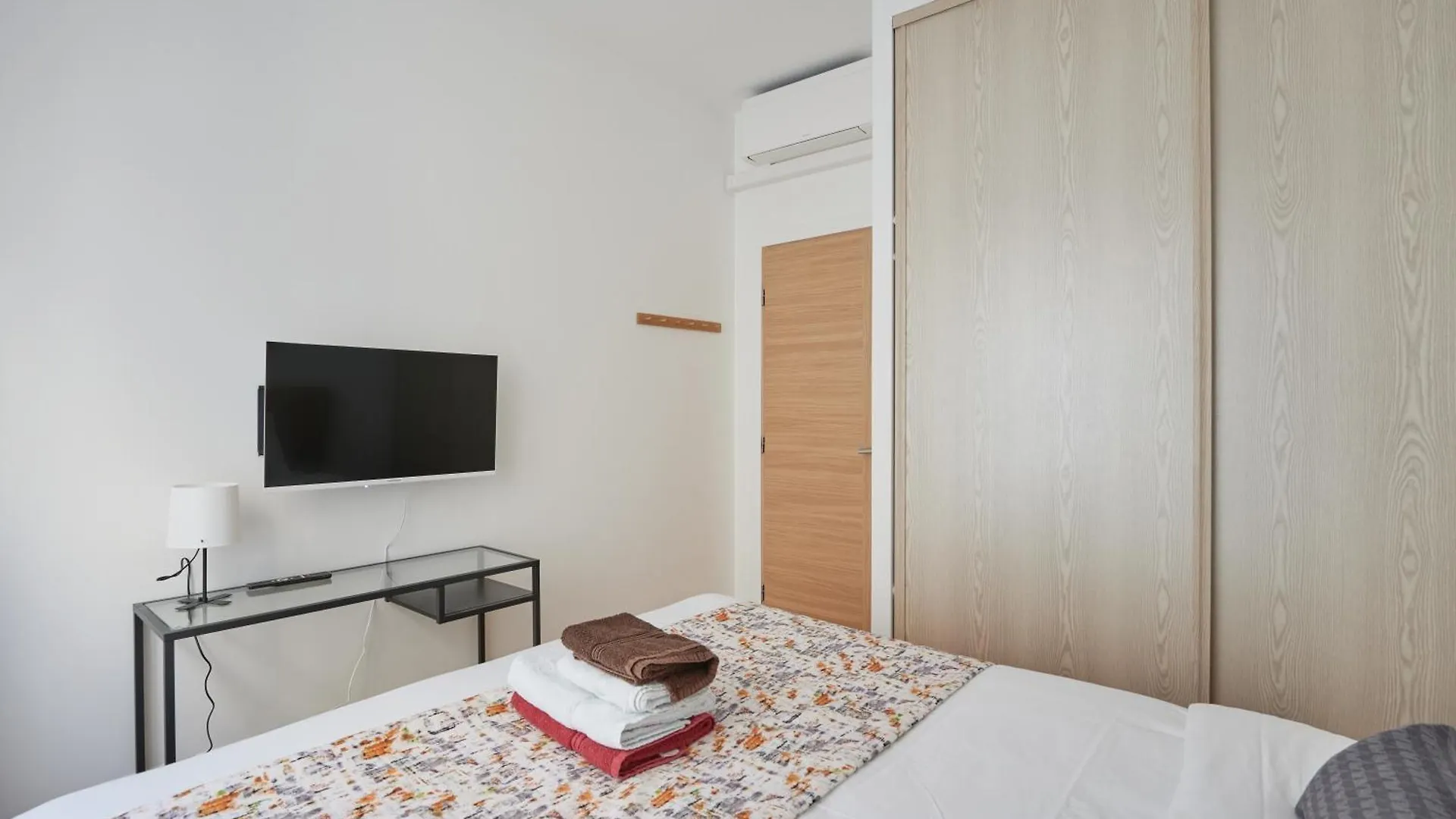 Rent A Room Apartments - Degas Paris