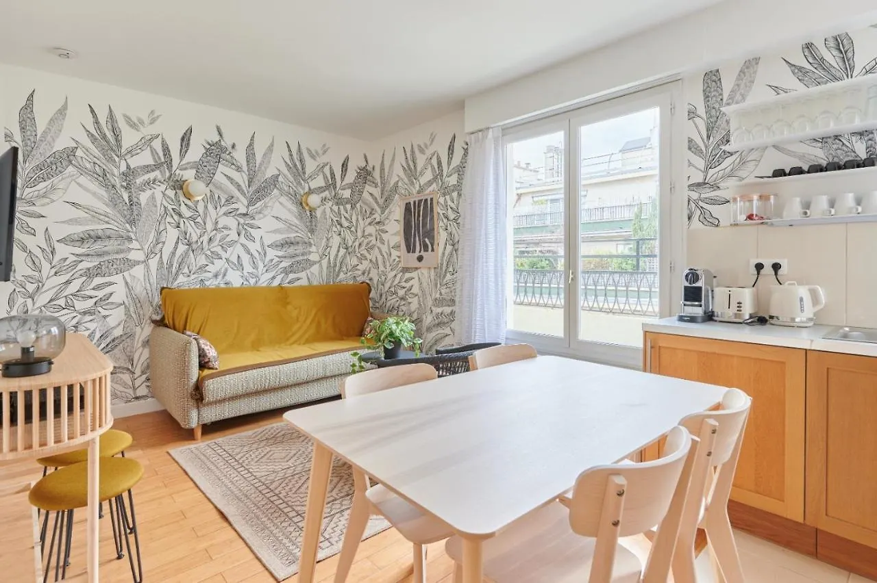 Rent A Room Apartments - Degas Paris France