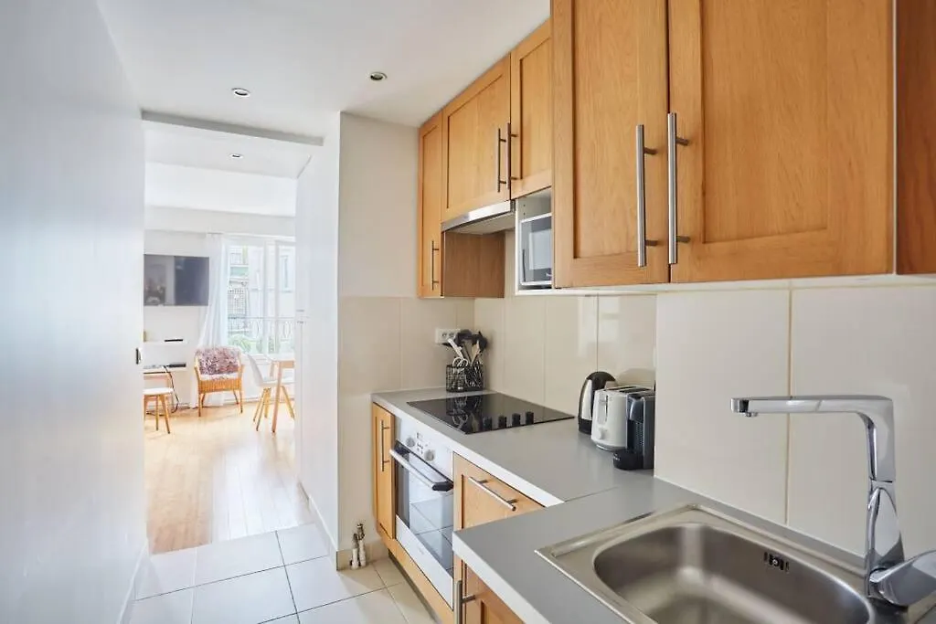 Rent A Room Apartments - Degas Paris France
