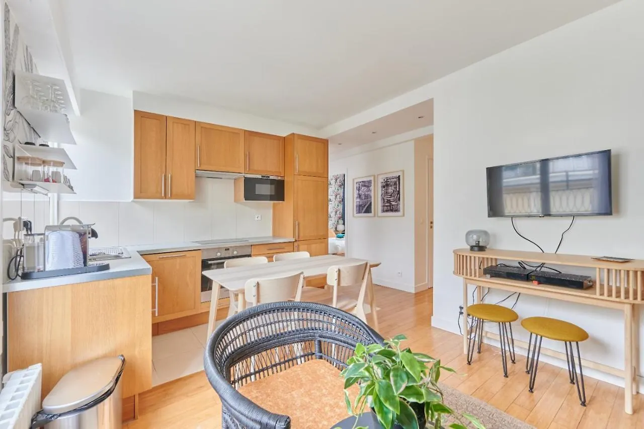 Rent A Room Apartments - Degas Paris