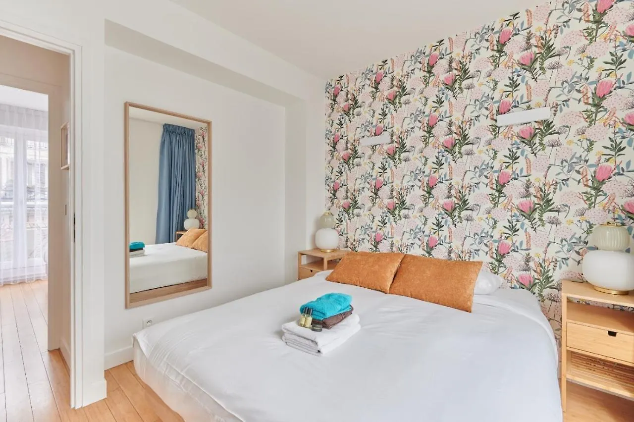 Rent A Room Apartments - Degas Paris