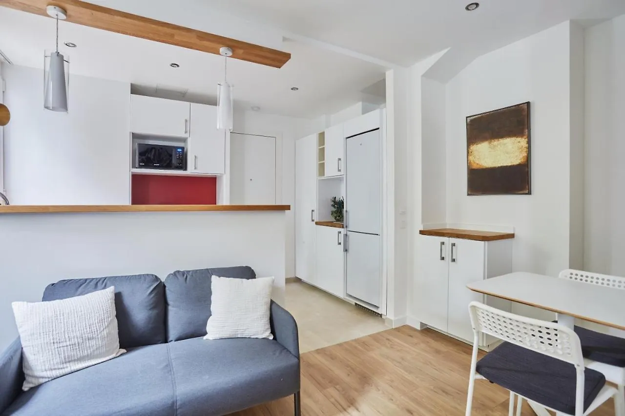 Rent A Room Apartments - Degas Paris