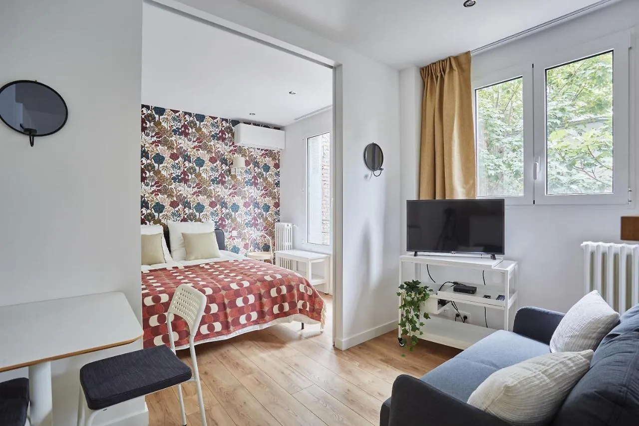 Rent A Room Apartments - Degas Paris France