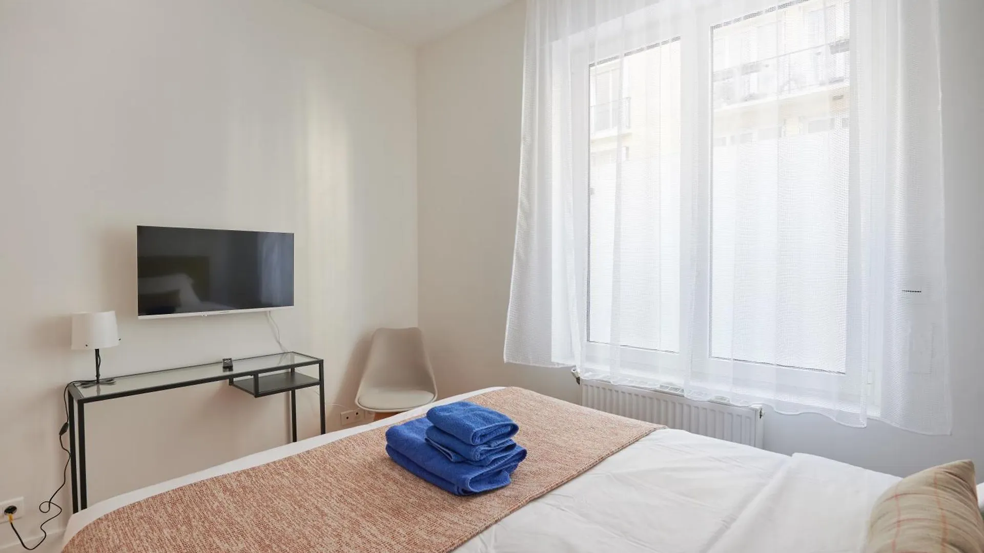 Rent A Room Apartments - Degas Paris